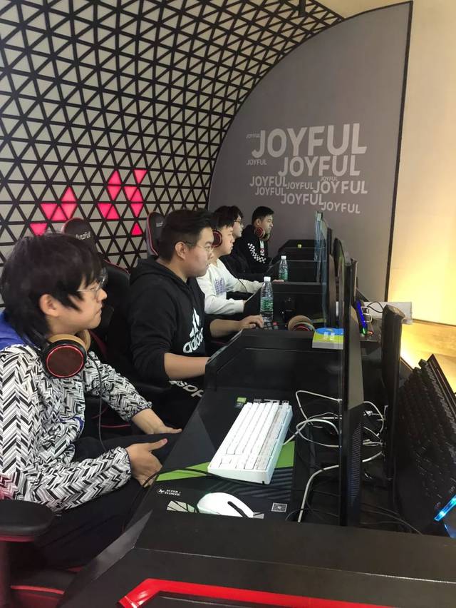 也展现了自 也展现了自