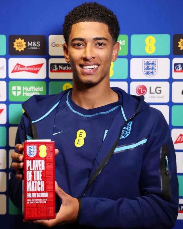 米兰右路的 米兰右路的